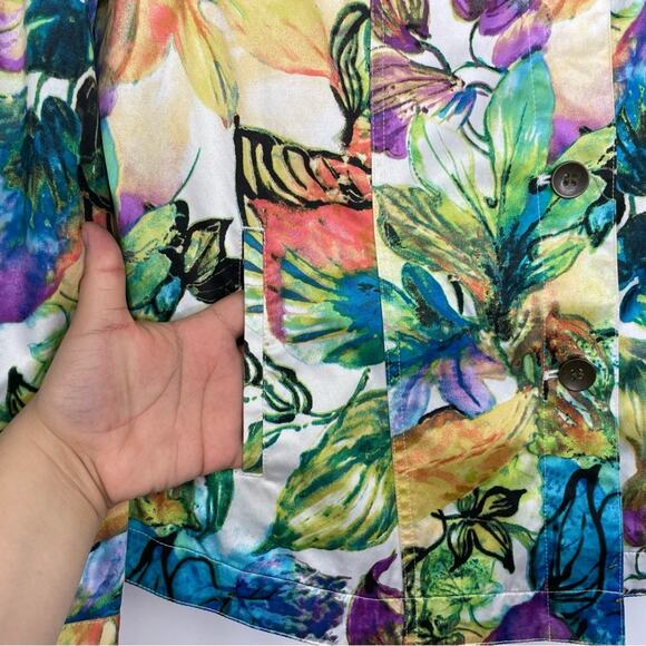 Additions by Chico's colorful floral button down blouse size 2 some stretch - Picture 4 of 9
